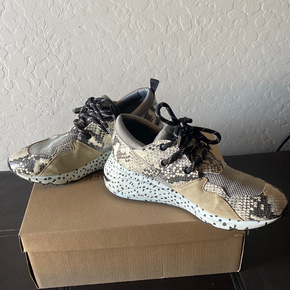 Steve Madden natural snake cliff shoes